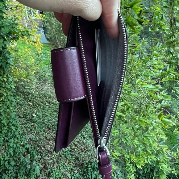 COACH Phone Wallet Country Floral Print Graphite/Deep Berry AUTHENTIC NWT - Picture 7 of 10